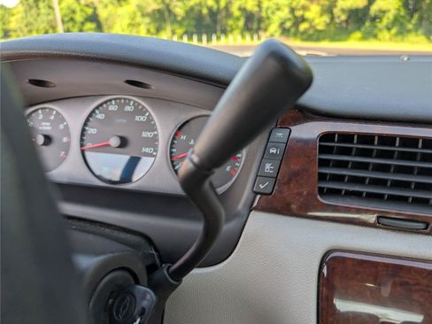 Used 2011 Chevrolet Impala LS FWD image 19