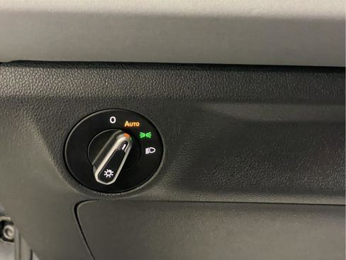 Used 2025 Volkswagen Jetta SE image 23