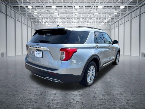 Used 2024 Ford Explorer XLT w/ Equipment Group 202A image 7