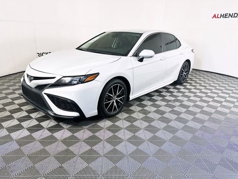 Used 2023 Toyota Camry SE image 7