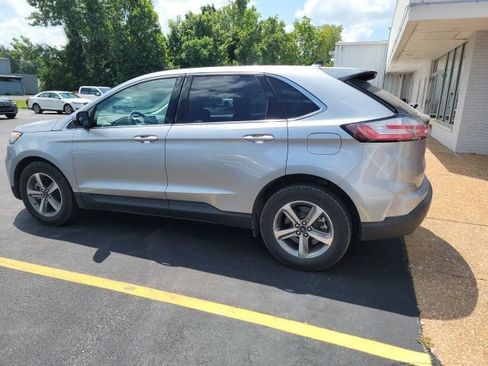 Used 2021 Ford Edge SEL w/ Convenience Package AWD/4WD image 2