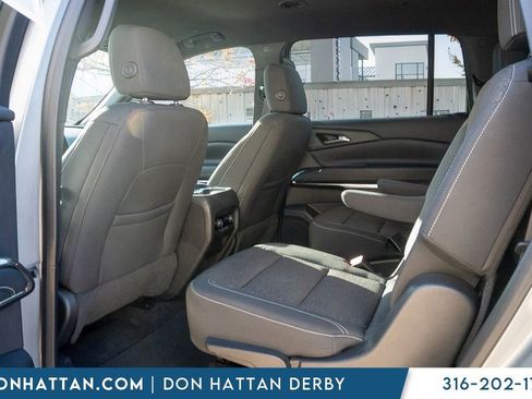 Used 2025 Chevrolet Traverse LT image 16