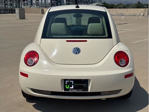 Used 2010 Volkswagen Beetle Final Edition FWD image 7