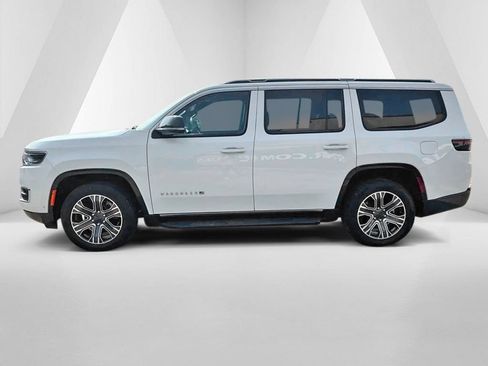 Used 2024 Jeep Wagoneer Series II w/ Flexible Seating Group AWD/4WD image 4