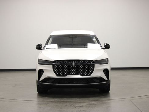 Used 2024 Lincoln Nautilus Premier AWD/4WD image 3