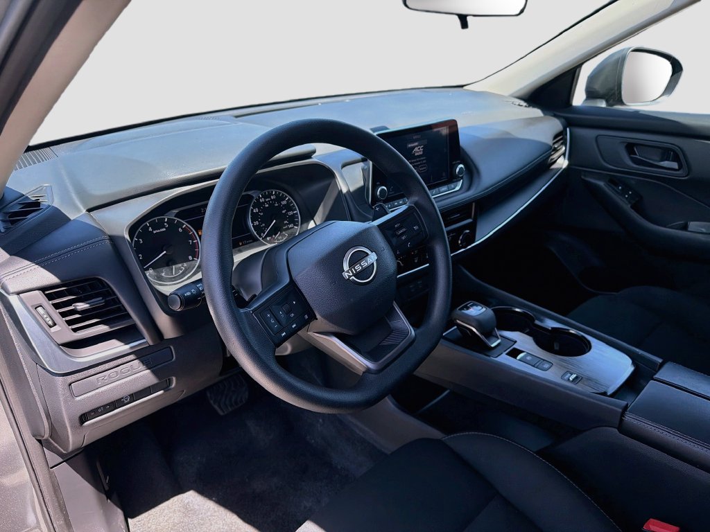 Used 2025 Nissan Rogue S FWD image 9