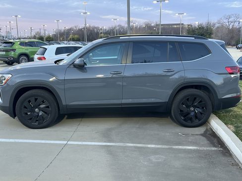 Certified 2025 Volkswagen Atlas SE w/ Panoramic Sunroof Package image 7