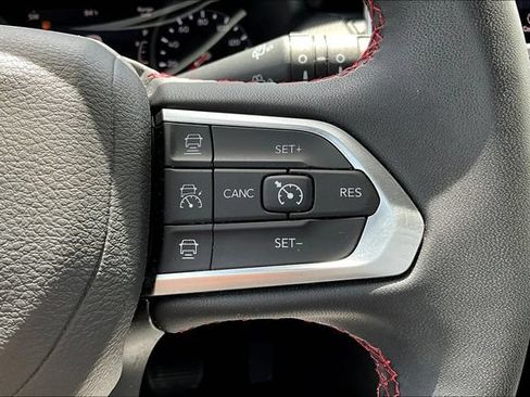Used 2025 Jeep Compass Trailhawk AWD/4WD image 12