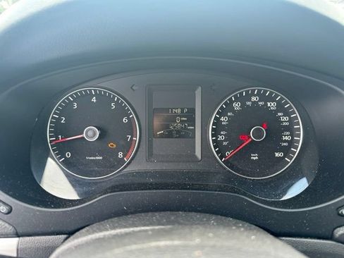 Used 2013 Volkswagen Jetta SE FWD image 17