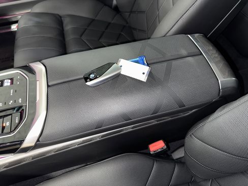 Used 2025 BMW 760i xDrive w/ Executive Package AWD/4WD image 30