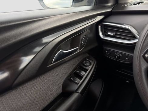 Used 2023 Chevrolet TrailBlazer LT w/ Convenience Package FWD image 12