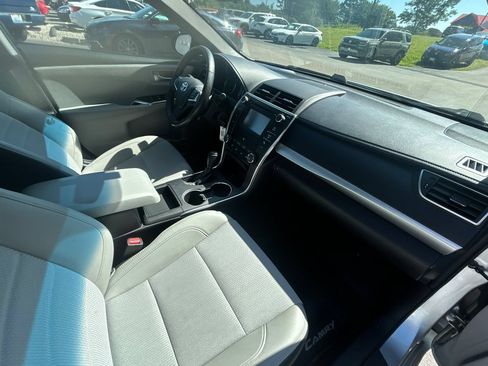 Used 2016 Toyota Camry SE FWD image 15