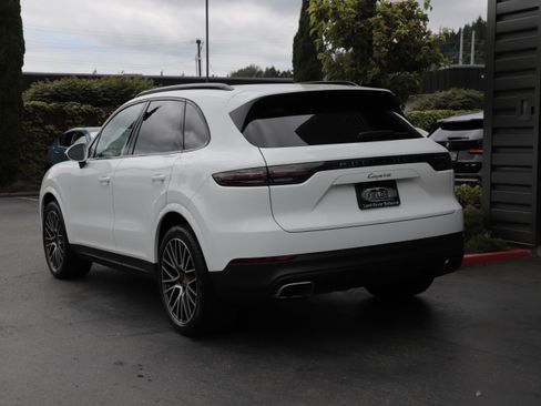 Used 2023 Porsche Cayenne AWD/4WD image 6