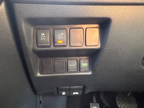 Used 2017 Nissan Rogue SV FWD image 19