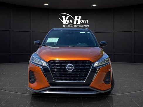 Used 2023 Nissan Kicks SR w/ SR Premium Package FWD image 2
