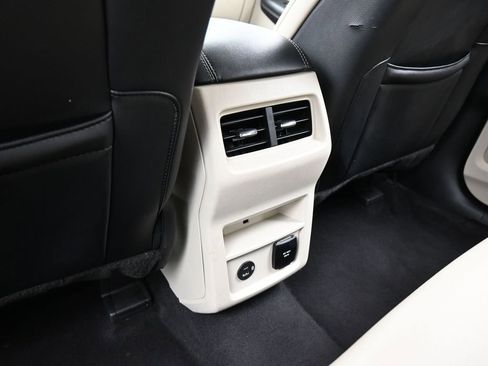 Used 2022 Ford Edge Titanium image 36