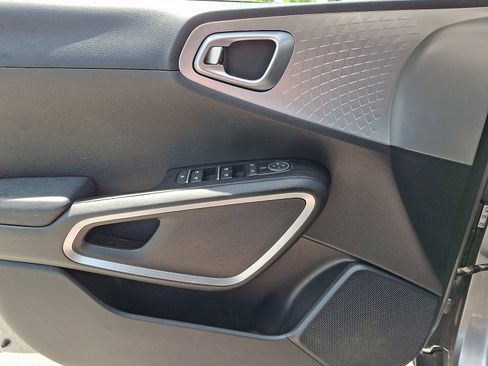 Used 2023 Kia Soul LX w/ Option Group 015 FWD image 12