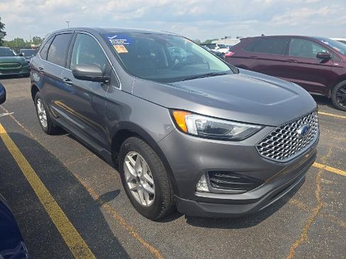 Used 2023 Ford Edge SEL w/ Convenience Package AWD/4WD image 2