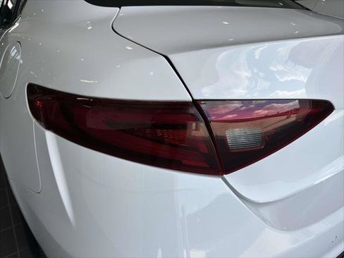 Used 2019 Alfa Romeo Giulia Ti image 11
