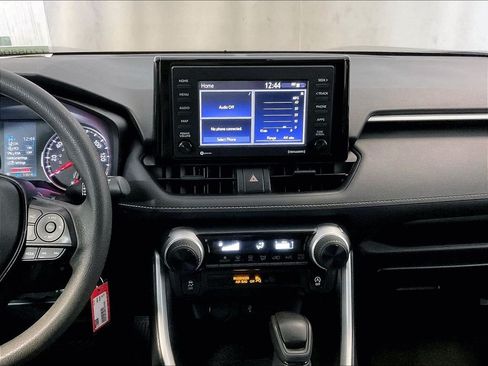 Used 2021 Toyota RAV4 LE AWD/4WD image 18