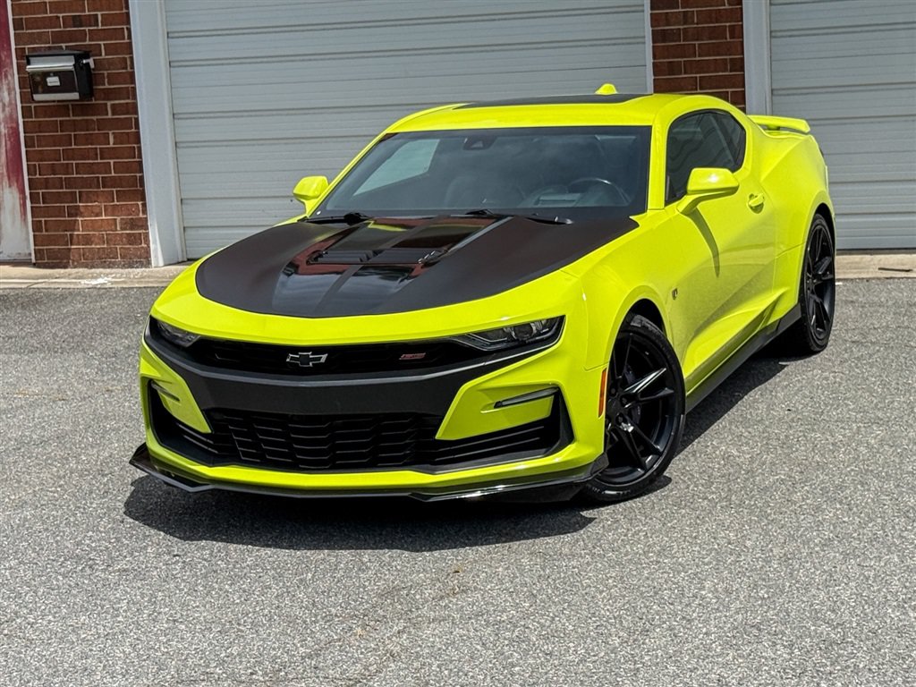 Used 2021 Chevrolet Camaro SS RWD image 8