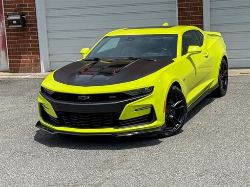 Used 2021 Chevrolet Camaro SS RWD image 8