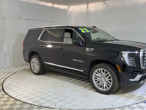 Used 2025 GMC Yukon Denali w/ Sun & Power Step Package image 2