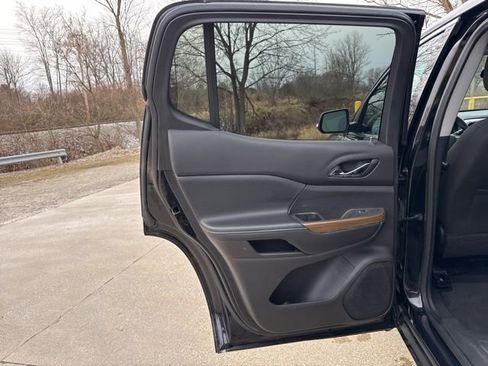 Used 2021 GMC Acadia SLE w/ Driver Convenience Package image 15