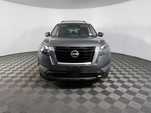 Used 2025 Nissan Pathfinder SV FWD image 5