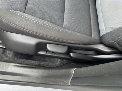 Certified 2025 Chevrolet Trax RS w/ Sunroof Package FWD image 13