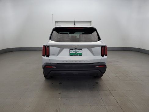 Used 2022 Kia Sorento LX image 6