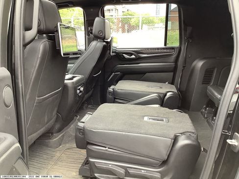 Used 2022 GMC Yukon XL Denali w/ Max Trailering Package image 9