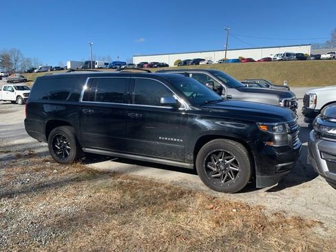 Used 2020 Chevrolet Suburban Premier w/ Premier Plus Edition image 3