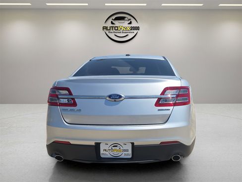 Used 2018 Ford Taurus SE image 6