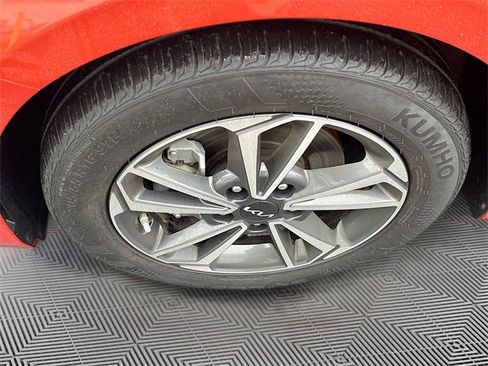 Used 2023 Kia Forte LXS image 28