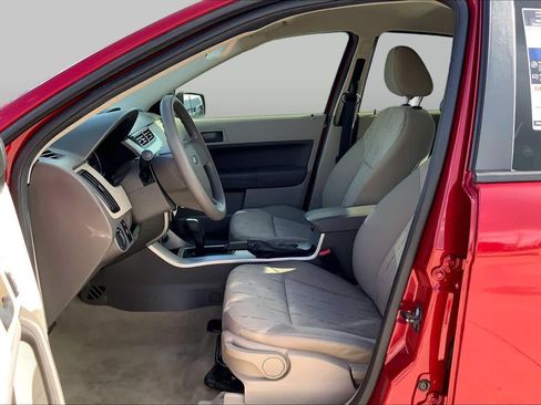 Used 2010 Ford Focus SE FWD image 7