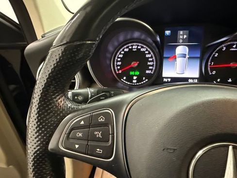 Used 2019 Mercedes-Benz GLC 300 4MATIC image 32