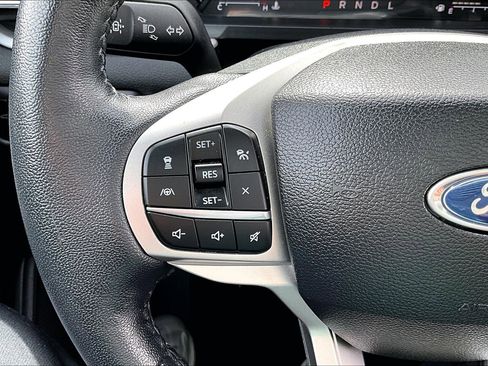 Used 2023 Ford Explorer XLT w/ Equipment Group 202A AWD/4WD image 23