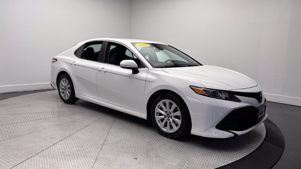 Used 2018 Toyota Camry LE FWD image 35