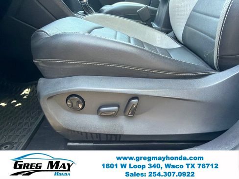 Used 2022 Volkswagen Taos SEL w/ Panoramic Sunroof Package AWD/4WD image 22
