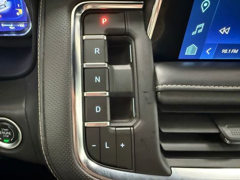 Used 2023 Chevrolet Suburban Premier image 25