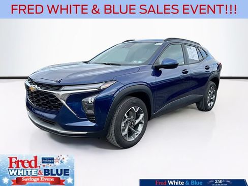 Used 2024 Chevrolet Trax LT w/ Driver Confidence Package FWD image 3