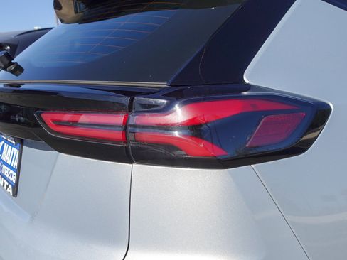 Used 2023 Chevrolet Bolt EUV LT image 5