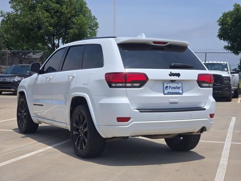 Used 2021 Jeep Grand Cherokee Laredo X RWD image 5