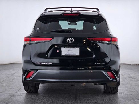 Used 2023 Toyota Highlander Limited FWD image 7