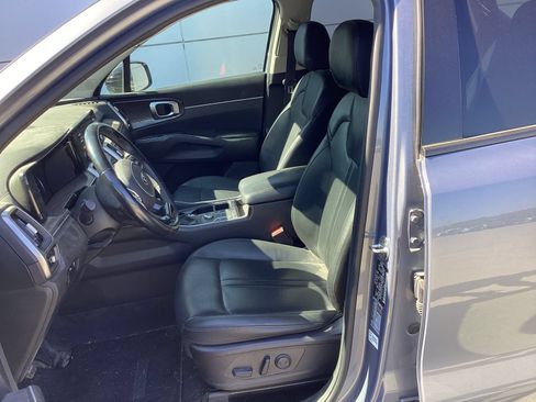 Used 2021 Kia Sorento S w/ Panoramic Sunroof Package AWD/4WD image 5