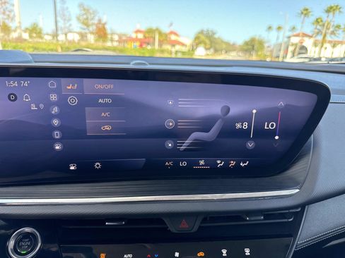 Used 2025 Buick Envision Preferred image 23