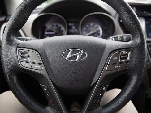 Used 2018 Hyundai Santa Fe SE AWD/4WD image 10