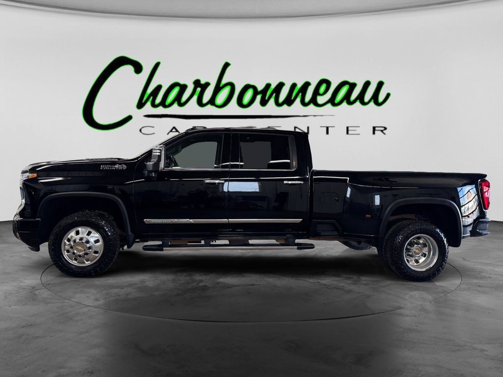 Used 2024 Chevrolet Silverado 3500 High Country w/ High Country Premium Package AWD/4WD image 2