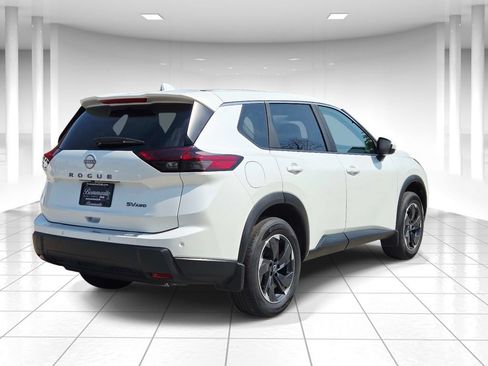 Used 2024 Nissan Rogue SV AWD/4WD image 3